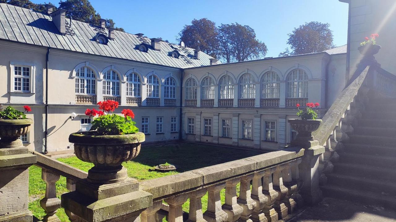 Frühstückspension Goscinne Palac W Balicach Instytut Zootechniki Pib Balice