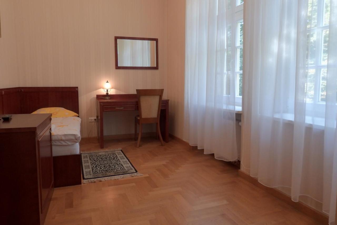 Goscinne Palac W Balicach Instytut Zootechniki Pib Frühstückspension *