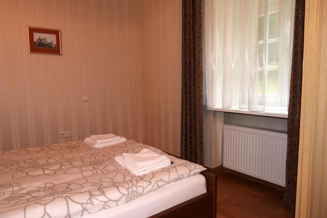 Goscinne Palac W Balicach Instytut Zootechniki Pib Frühstückspension Balice
