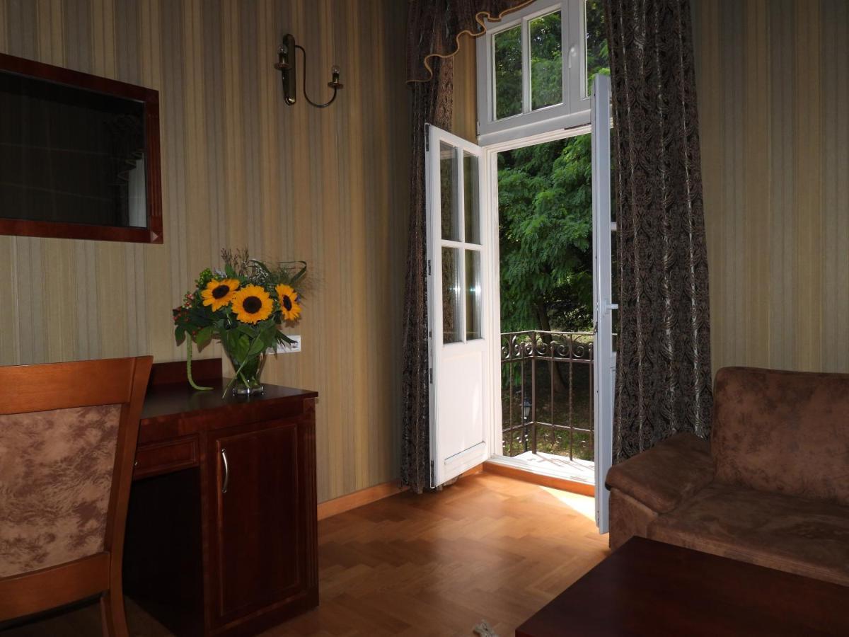 Frühstückspension Goscinne Palac W Balicach Instytut Zootechniki Pib *